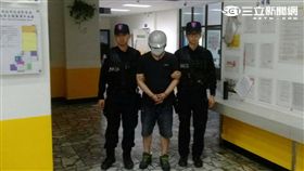 劉男違停下車夾娃娃遭警查獲千克安非他命後逮捕（翻攝畫面）