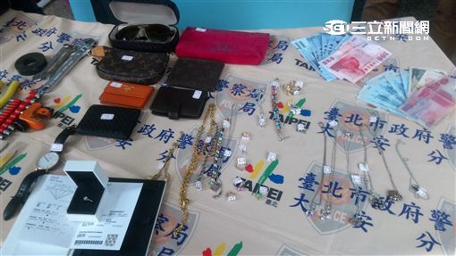 陳嫌二度前往大安區電梯大廈竊取名牌包等財物,還拍照供女網友挑選(楊忠翰攝)