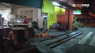 半夜衝撞早餐店　肇事司機丟車逃逸