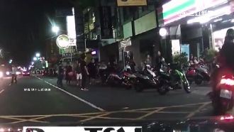 線上遊戲真實上演！男揪眾人上街尋仇