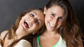 假笑或真的開心笑都能讓運動變有趣。（圖／Flickr CC授權／作者Joshua Kehn）