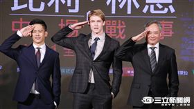 20161102-李安 喬歐文 李淳 《比利．林恩的中場戰事》首映典禮紅毯儀式