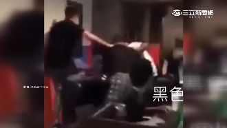 網紅遭4惡煞痛毆　身旁眼鏡哥超淡定