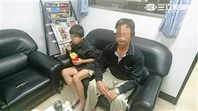 警方路檢發現10歲男童深夜在外遊蕩（翻攝畫面）