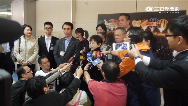柱打包票：年底前助藍八縣市赴陸辦展