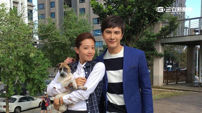 謝佳見樂當狗奴　與黃薇渟聊愛狗話題