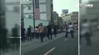 口角引20人持棍砸店　BMW也遭殃