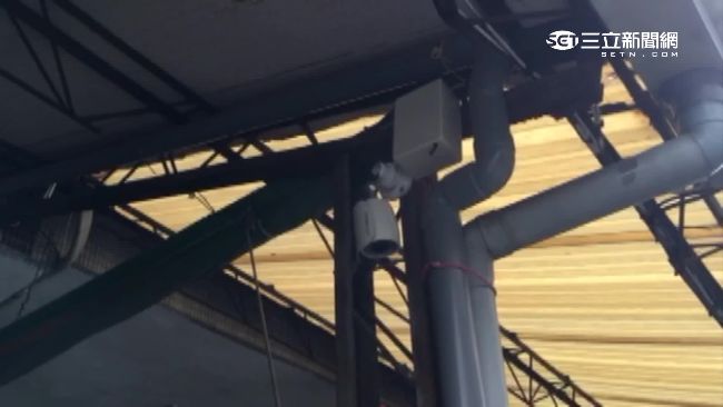 監視器看光光？男不滿侵隱私砸鄰屋