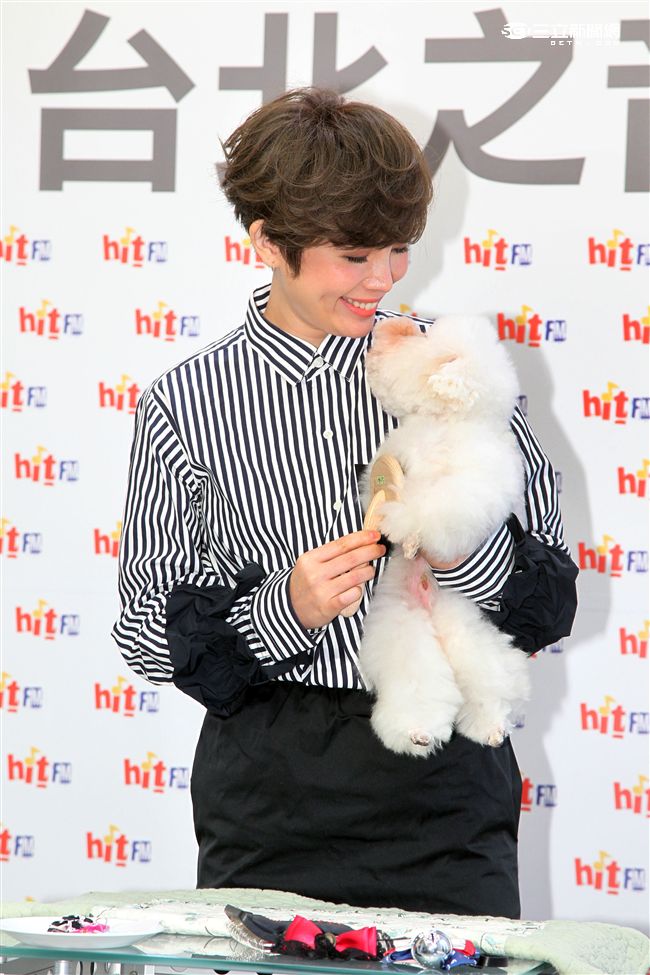 魏如萱出席「毛起來愛」流浪動物認養活動。（記者邱榮吉/攝影）