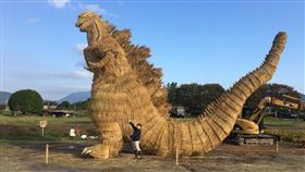 日本,稻草人,哥吉拉　圖／翻攝自推特
