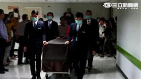 女警陳明慧遺體移往殯儀館