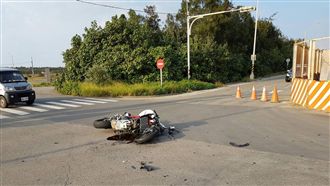 騎士慘遭轎車攔腰撞飛　百萬重機全毀