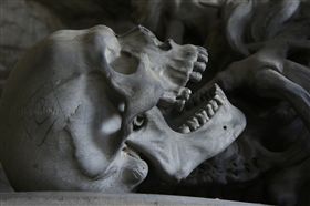 骷髏
https://pixabay.com/en/skull-cemetery-genoa-teeth-bone-476740/