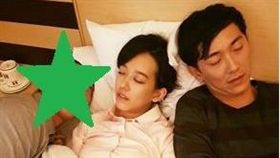 孟耿如視影帝吳慷仁為神　沒想到對方竟張口模仿自己睡相（圖翻攝自孟耿如臉書）