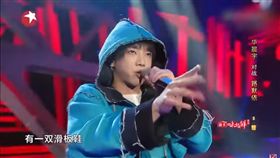 16:9
我的滑板鞋　改編　華晨宇　天籟之戰　改編　神曲　莫文蔚　費玉清
圖／翻攝自SMG上海电视台官方频道's YouTube
https://www.youtube.com/watch?v=dMU3k0zl-kU