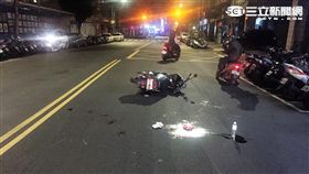 林男騎車經過明德路時撞上穿越馬路的吳男（翻攝畫面）