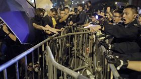 香港「反釋法」爆發警民衝突(圖／美聯社／達志影像)
