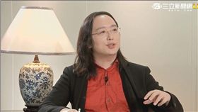唐鳳接受三立專訪。