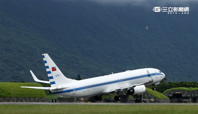 中華民國總統行政專機（空軍一號）。（記者邱榮吉/攝影）
