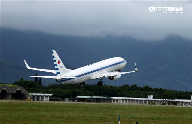 中華民國總統行政專機（空軍一號）。（記者邱榮吉/攝影）