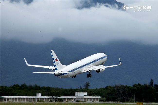中華民國總統行政專機（空軍一號）。（記者邱榮吉/攝影）