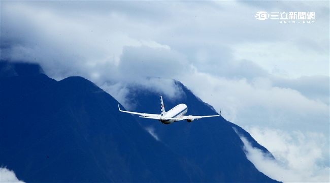 中華民國總統行政專機（空軍一號）。（記者邱榮吉/攝影）