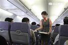 行政專機機艙裡面也有女士官擔任空服員。（記者邱榮吉/攝影）
