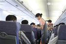 行政專機機艙裡面也有女士官擔任空服員。（記者邱榮吉/攝影）