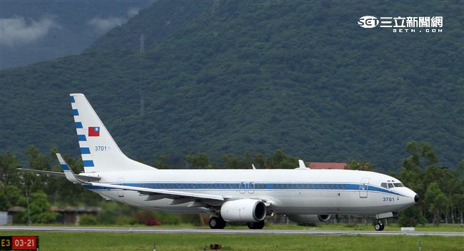 中華民國總統行政專機（空軍一號）。（記者邱榮吉/攝影）