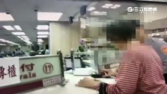 婦遭騙領5百萬買黃金！員警及時阻止