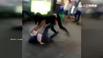 商圈變格鬥場！兩女新崛江甩巴掌互毆