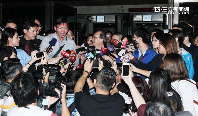 民進黨立委柯建銘對前總統馬英九控告馬涉嫌洩密、違反通保法及個資法。（記者邱榮吉/攝影）