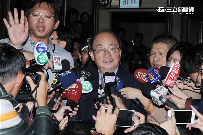 民進黨立委柯建銘對前總統馬英九控告馬涉嫌洩密、違反通保法及個資法。（記者邱榮吉/攝影）