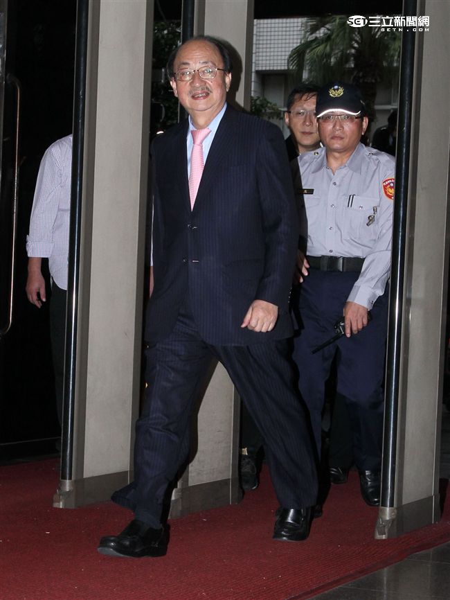 前總統馬英九因被民進黨立委柯建銘指控洩密，以被告身分親自到台北地院出庭。（記者邱榮吉/攝影）