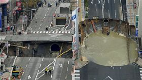 日本,福岡,博多車站,JR,工安意外,塌陷,地下鐵,施工,意外,坑洞,大洞 圖／中央社
