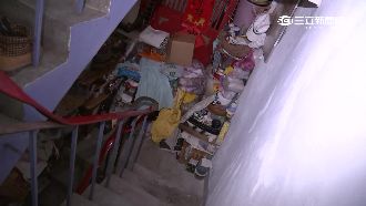 獨／惡鄰堆垃圾山　住戶忍十年無解