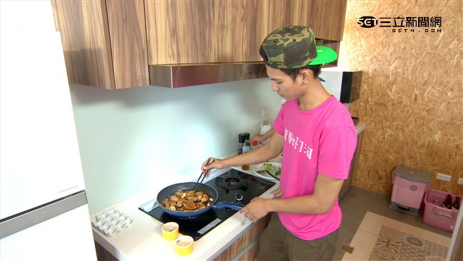 極品小鮮肉　化身型男主廚