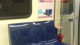 博愛座-wikimedia-https://commons.wikimedia.org/wiki/File:Priority_Seats_MRT_Taipei.JPG