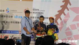 楊岱均、關懷盃（陳怡汝攝）