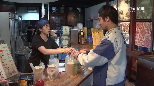 搶攻排隊經濟　代購員排隊時薪逼2百