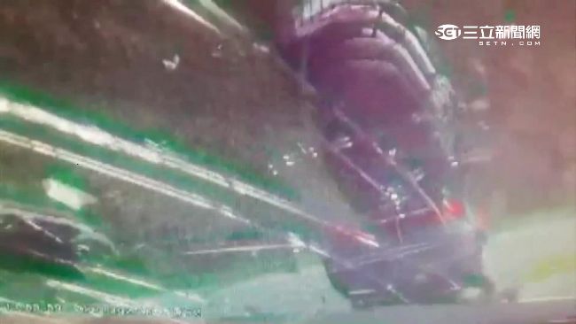 重機之旅成死劫　與轎車對撞夫妻永隔