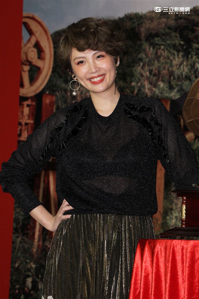 魏如萱「末路狂花」最新專輯正式發片記者會，藝人好友KUSO「你啊你啊」。（記者邱榮吉/攝影）