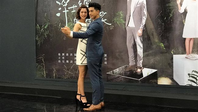 張立昂自認大方　抱劉奕兒卻秒羞澀