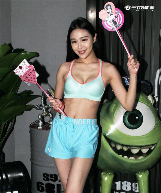 性感健身辣妹Lena莉娜敢作、敢秀、敢放、敢脫。（記者邱榮吉/攝影）