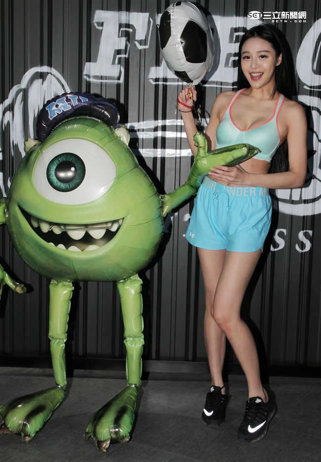 性感健身辣妹Lena莉娜敢作、敢秀、敢放、敢脫。（記者邱榮吉/攝影）