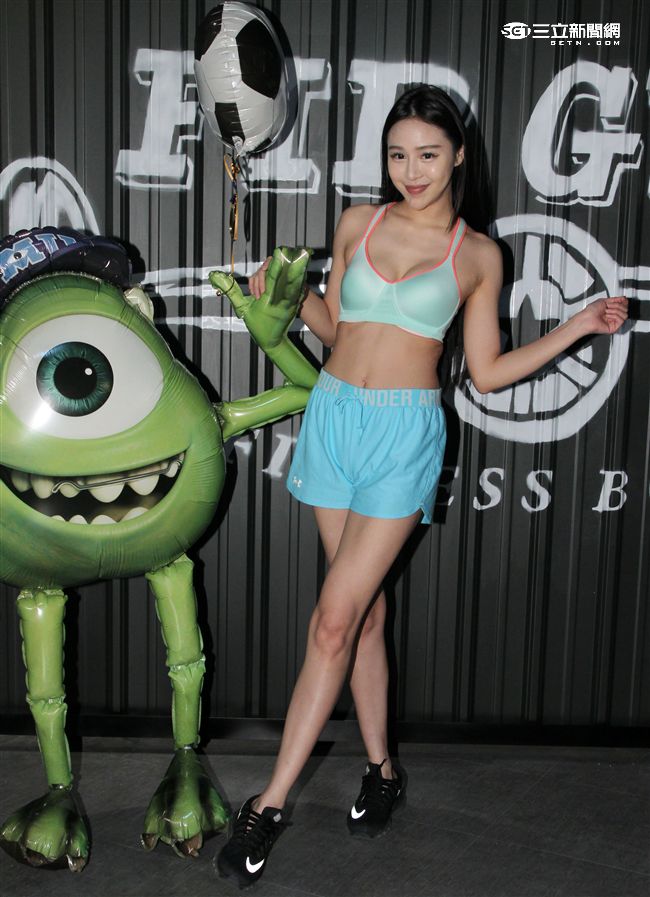 性感健身辣妹Lena莉娜敢作、敢秀、敢放、敢脫。（記者邱榮吉/攝影）