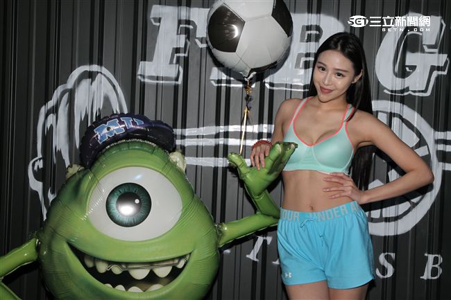 性感健身辣妹Lena莉娜敢作、敢秀、敢放、敢脫。（記者邱榮吉/攝影）