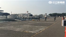 海軍左營基地營區開放活動首次操演「反劫船演練」盧冠妃攝