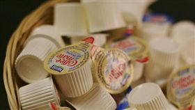 奶精、奶球／flickr－Terry Johnston
（https://www.flickr.com/photos/powerbooktrance/362698985/in/photolist-y3VLM-94M2B-6USqHM-7nh9Mt-oSfjsi-6SGaNr-67ePnj-7drkHT-7En9pC-6aTdqX-87vywU-7uMWQg-7iNPwU-8b2iDi-7pKR8q-qXtPXy-7HDZ7c-8G4zQu-fGDn9P-7cGvFZ-7bQkTx-4N4LJc-beqhUa-89mHok-8HFxDr-6FF2R7-7dFaj7-7UNs2M-r2P3t5-d38D6d-7nxQoa-6NmjoL-72iDJZ-cMiAfE-9Lg7CX-8crP3U-8EdDN8-nhBr3q-4brGkc-xSQGt-fZwL5K-5ABnF6-9Pnhjk-7v71Kv-75M4Jn-d5wfD1-dMWMdd-7J3sm5-8txVr6-dBAWJS）