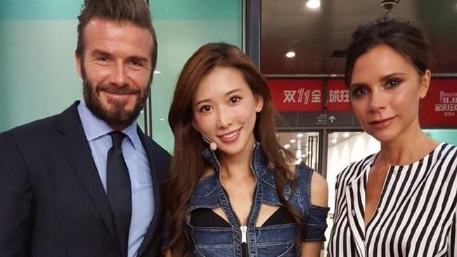 魅力無敵！林志玲拉貝克漢、柯比合影
